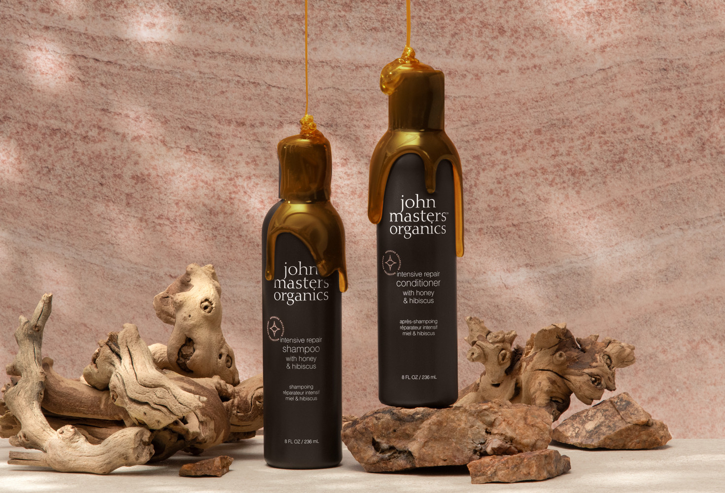 La nouvelle formule du Shampoing Miel & Hibiscus de John Masters Organics La nouvelle formule du Shampoing Miel & Hibiscus de John Masters Organics