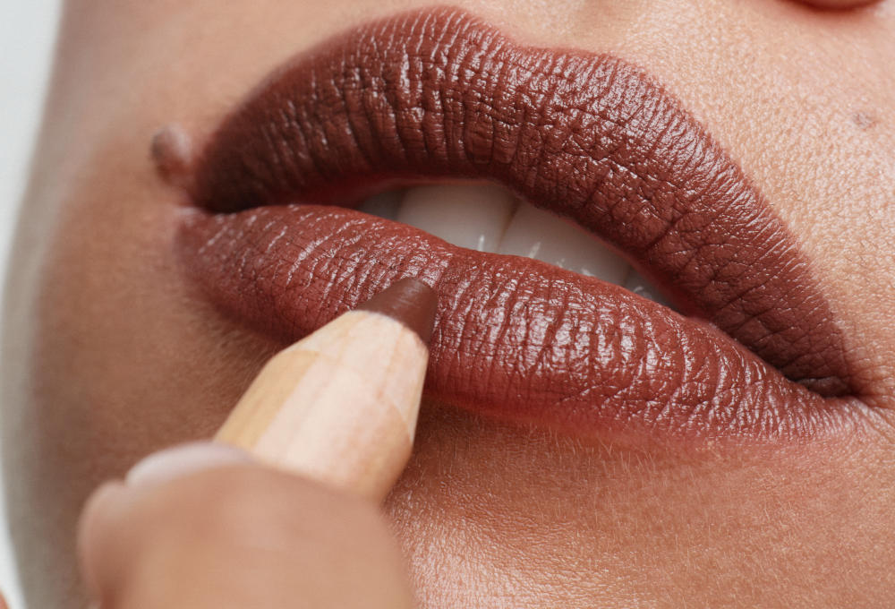 Maquillage marron : la tendance incontournable de l'automne 2025 Maquillage marron : la tendance incontournable de l'automne 2025