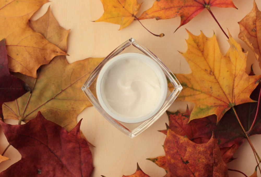 Routine beaut&eacute; d'automne : comment pr&eacute;parer sa peau au changement de saison ?