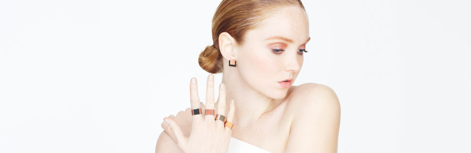 Lily Cole signe sa première collection de bijoux green Lily Cole signe sa première collection de bijoux green