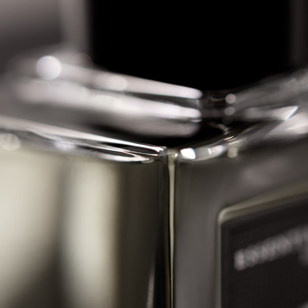 Bois Impérial d'Essential Parfums en édition collector noire