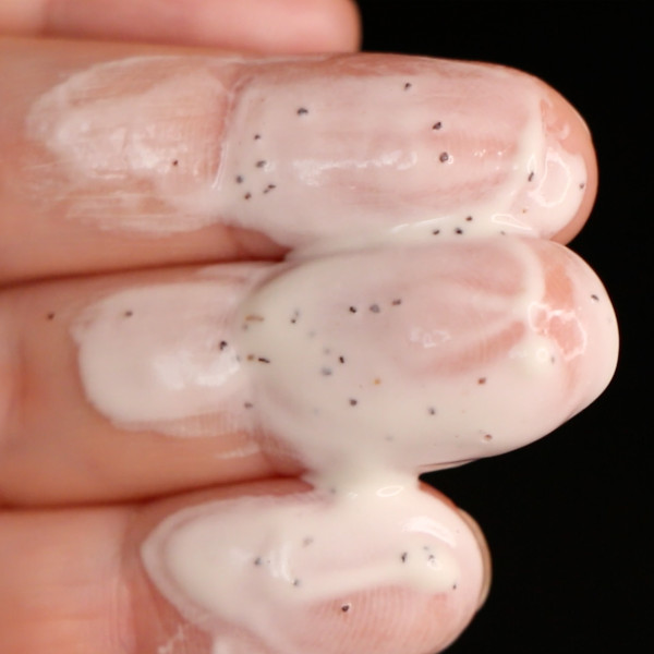 Gommage visage régénérant de la marque LE PURE