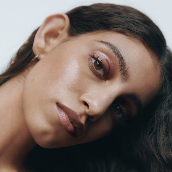 Total look maquillage marron neutre Manasi 7