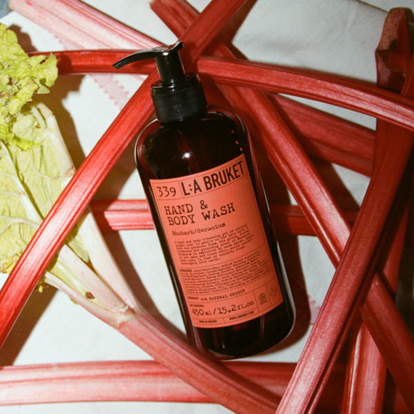 Gel douche parfum rhubarbe et geranium de La Bruket