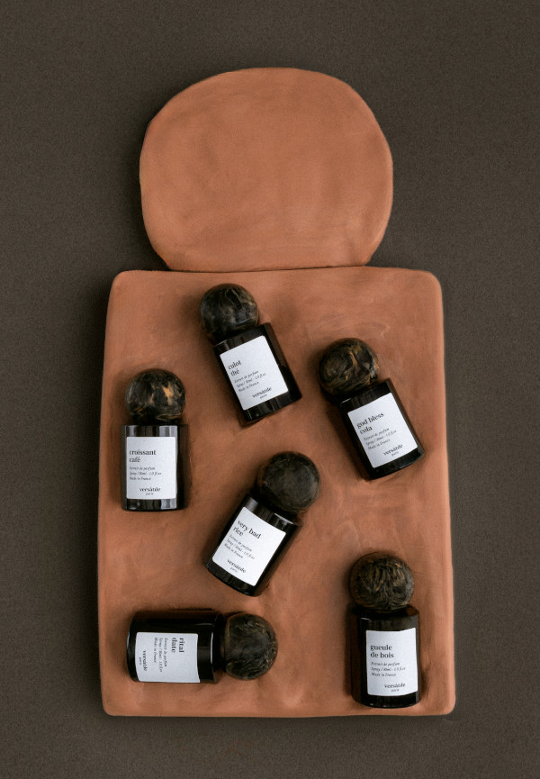 La nouvelle collection de parfums en flacon spray de la marque Versatile