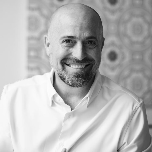 Parfumeur nez cr&eacute;ateur Jordi Fernandez du parfum Ambre Latte